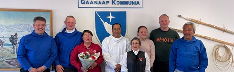 Formanden for Inatsisartut Kim Kielsen har den 26. juni 2023 tildelt Nersornaat i sølv til Toku Oshima i Qaanaaq.